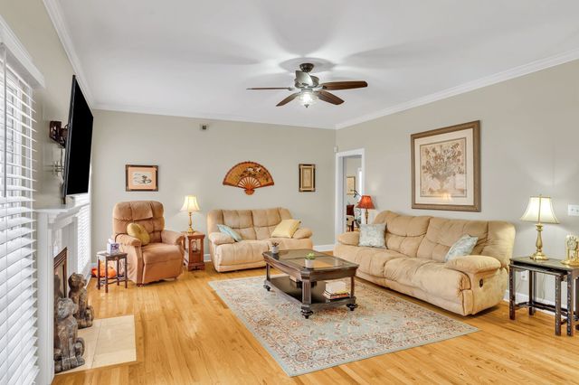 1046 Island Brook Dr, Hendersonville, TN 37075