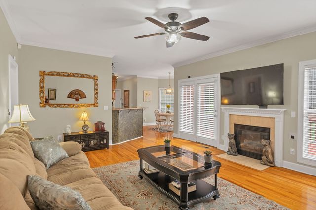 1046 Island Brook Dr, Hendersonville, TN 37075