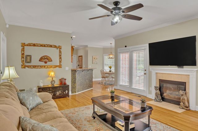 1046 Island Brook Dr, Hendersonville, TN 37075