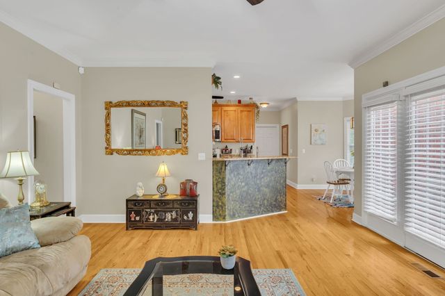 1046 Island Brook Dr, Hendersonville, TN 37075