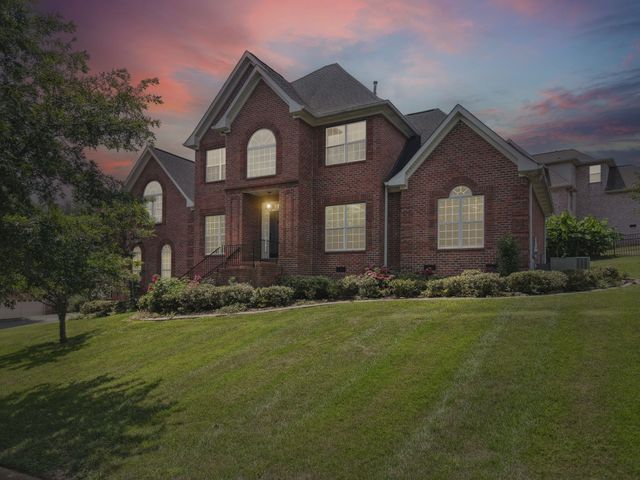 1046 Island Brook Dr, Hendersonville, TN 37075