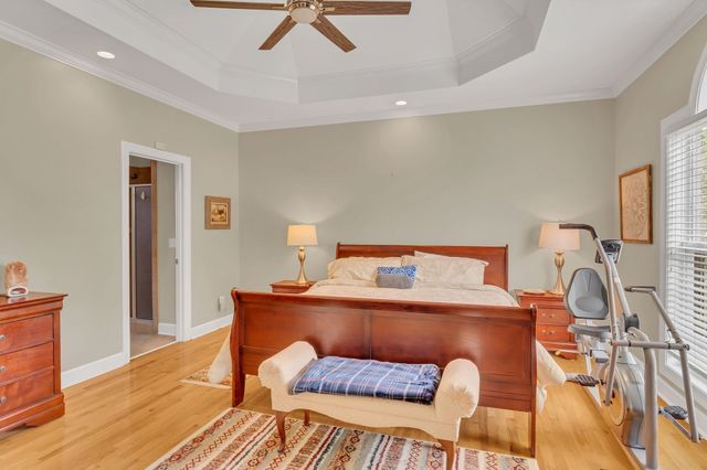 1046 Island Brook Dr, Hendersonville, TN 37075