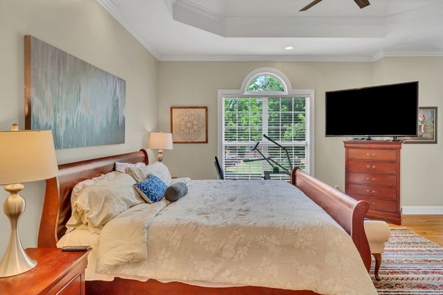 1046 Island Brook Dr, Hendersonville, TN 37075