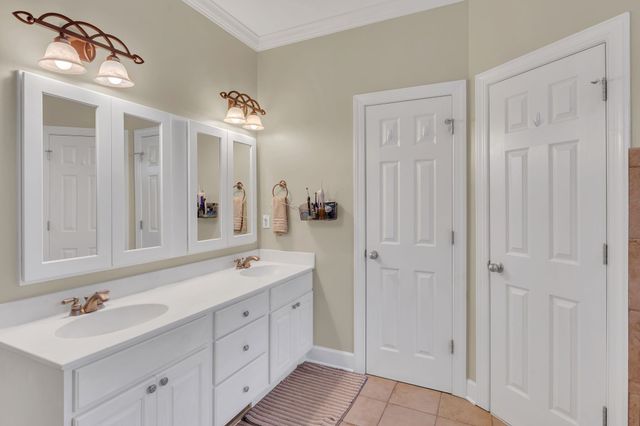 1046 Island Brook Dr, Hendersonville, TN 37075