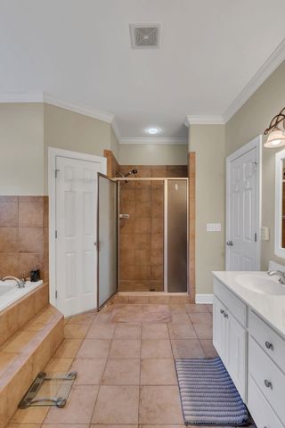 1046 Island Brook Dr, Hendersonville, TN 37075