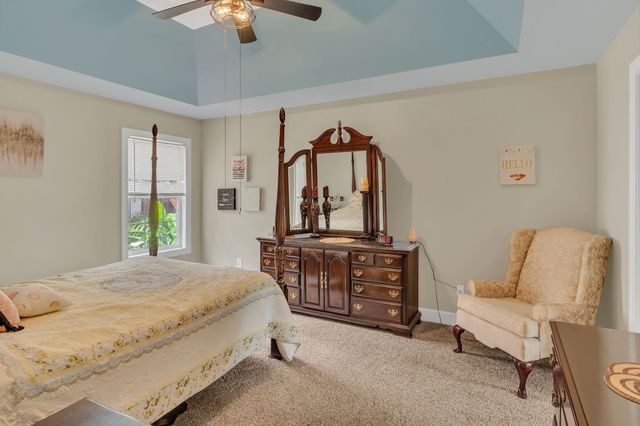 1046 Island Brook Dr, Hendersonville, TN 37075