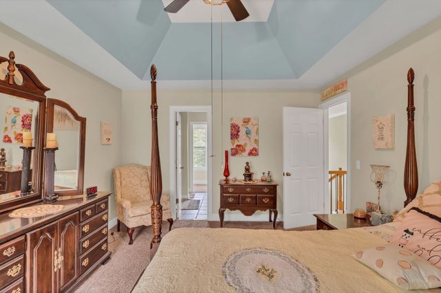 1046 Island Brook Dr, Hendersonville, TN 37075