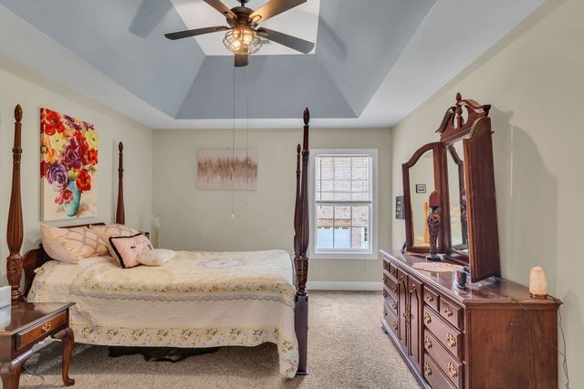 1046 Island Brook Dr, Hendersonville, TN 37075