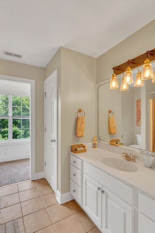 1046 Island Brook Dr, Hendersonville, TN 37075