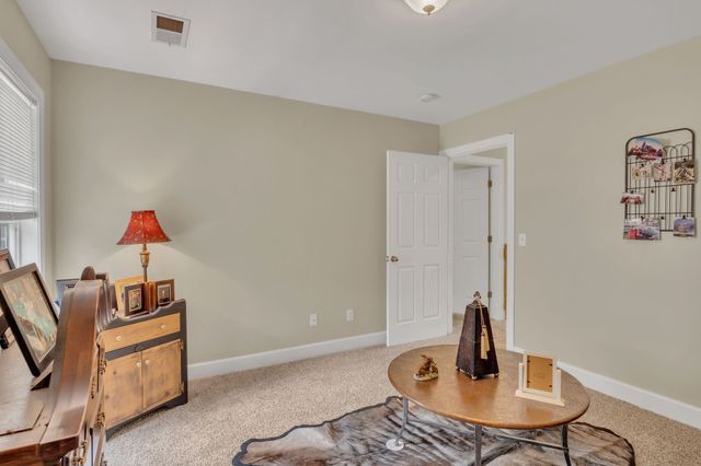 1046 Island Brook Dr, Hendersonville, TN 37075