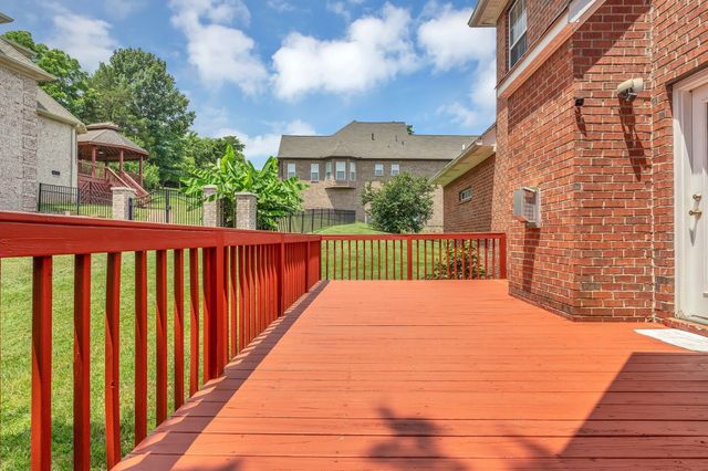 1046 Island Brook Dr, Hendersonville, TN 37075