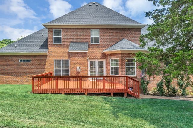 1046 Island Brook Dr, Hendersonville, TN 37075