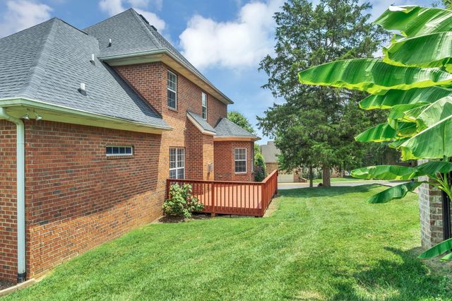 1046 Island Brook Dr, Hendersonville, TN 37075