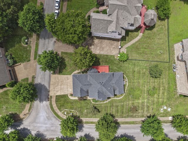 1046 Island Brook Dr, Hendersonville, TN 37075