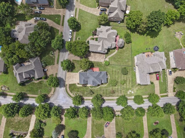 1046 Island Brook Dr, Hendersonville, TN 37075