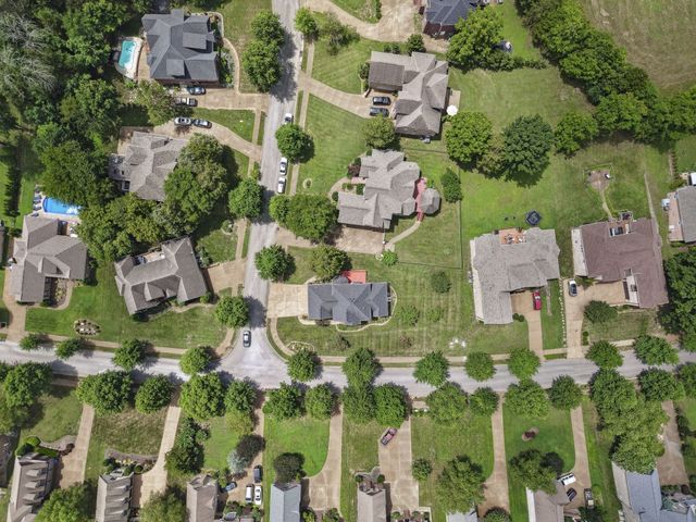 1046 Island Brook Dr, Hendersonville, TN 37075