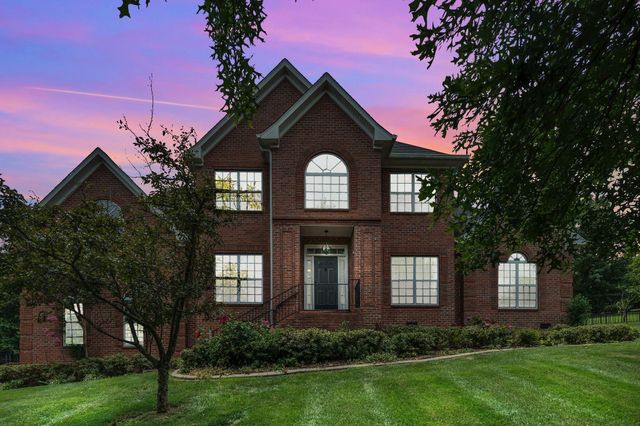 1046 Island Brook Dr, Hendersonville, TN 37075