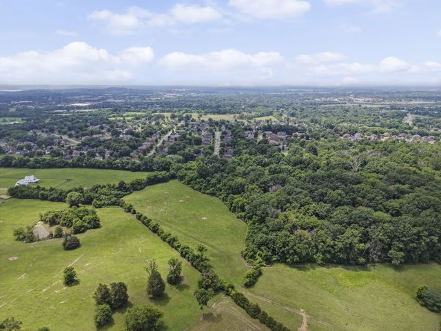 1046 Island Brook Dr, Hendersonville, TN 37075