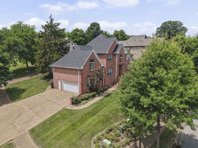 1046 Island Brook Dr, Hendersonville, TN 37075