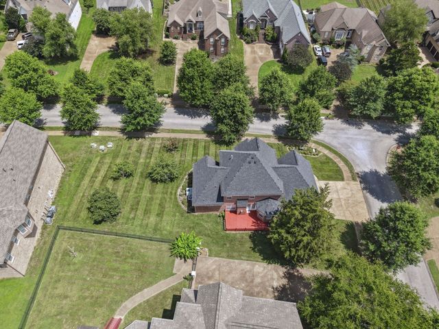 1046 Island Brook Dr, Hendersonville, TN 37075