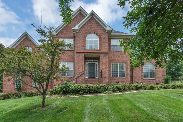 1046 Island Brook Dr, Hendersonville, TN 37075