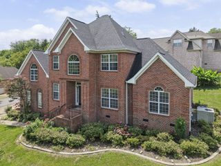1046 Island Brook Dr, Hendersonville, TN 37075