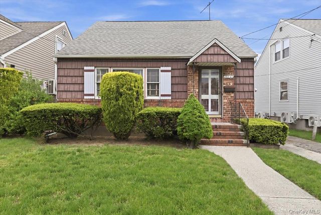 25707 147th Avenue, Rosedale, NY 11422