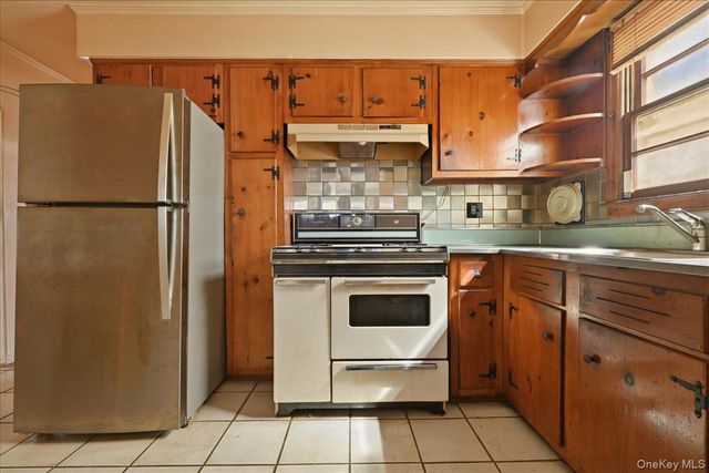 25707 147th Avenue, Rosedale, NY 11422