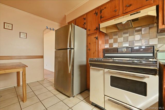 25707 147th Avenue, Rosedale, NY 11422