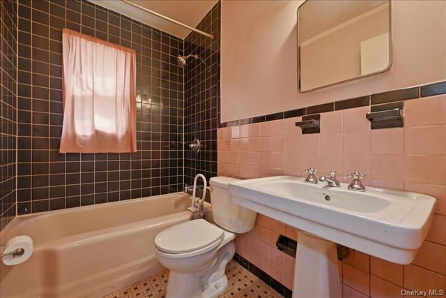 25707 147th Avenue, Rosedale, NY 11422