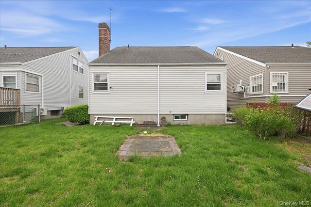 25707 147th Avenue, Rosedale, NY 11422