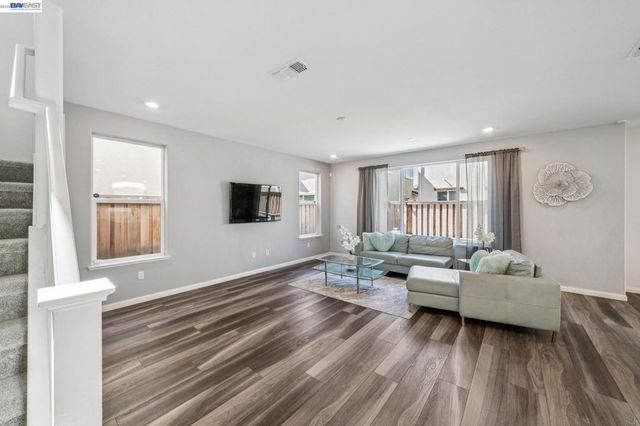 209 Brush Creek Dr, Brentwood, CA 94513