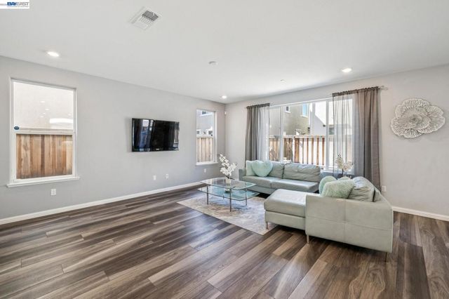 209 Brush Creek Dr, Brentwood, CA 94513