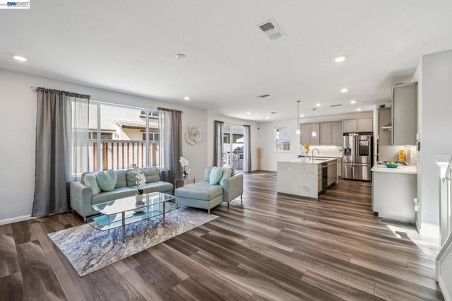 209 Brush Creek Dr, Brentwood, CA 94513