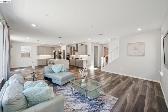 209 Brush Creek Dr, Brentwood, CA 94513