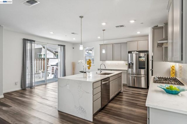 209 Brush Creek Dr, Brentwood, CA 94513
