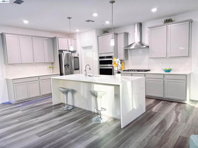 209 Brush Creek Dr, Brentwood, CA 94513