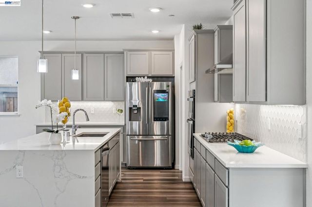 209 Brush Creek Dr, Brentwood, CA 94513