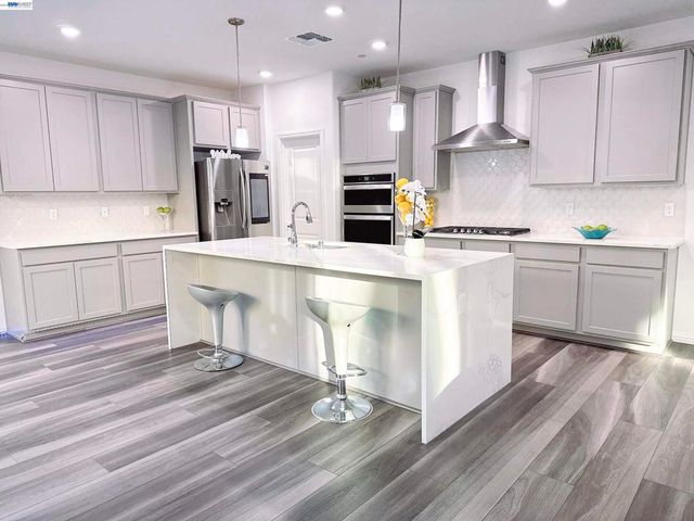 209 Brush Creek Dr, Brentwood, CA 94513