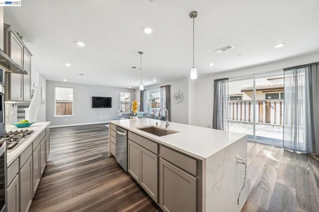 209 Brush Creek Dr, Brentwood, CA 94513