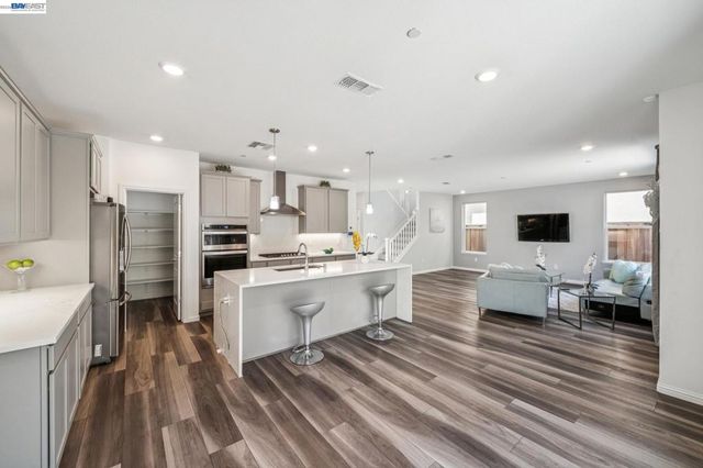 209 Brush Creek Dr, Brentwood, CA 94513