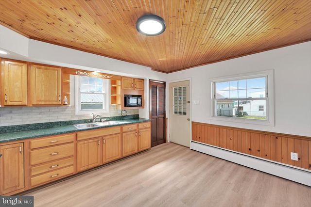 204 S BROAD MOUNTAIN AVE, Frackville, PA 17931