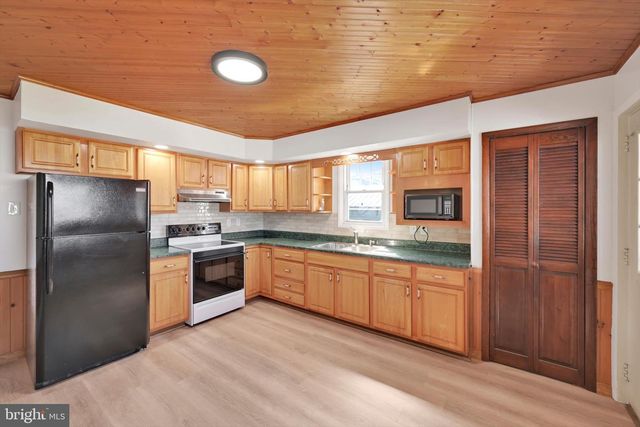 204 S BROAD MOUNTAIN AVE, Frackville, PA 17931