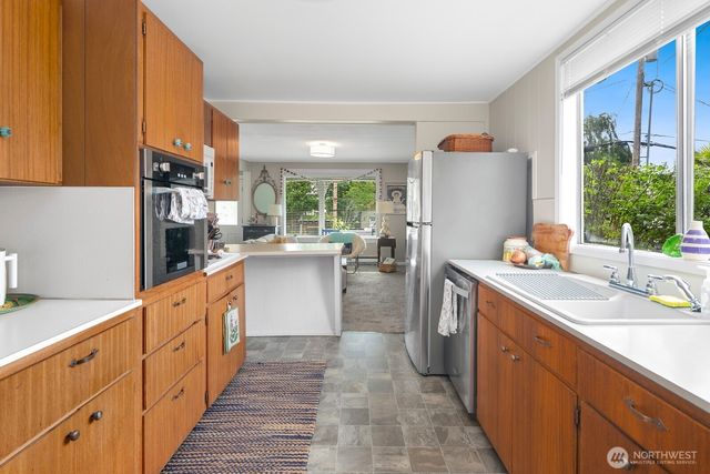 919 6th Avenue S, Edmonds, WA 98020