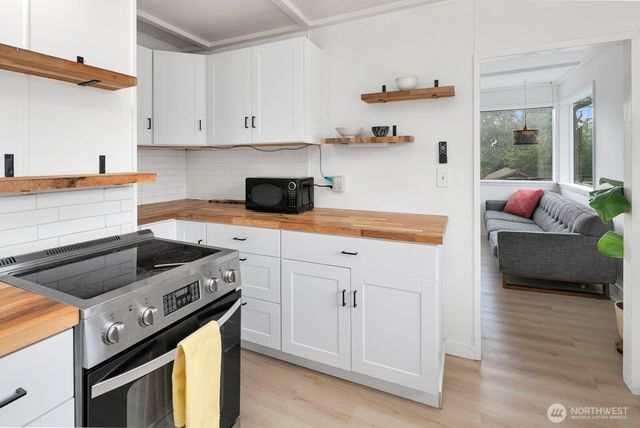 919 6th Avenue S, Edmonds, WA 98020