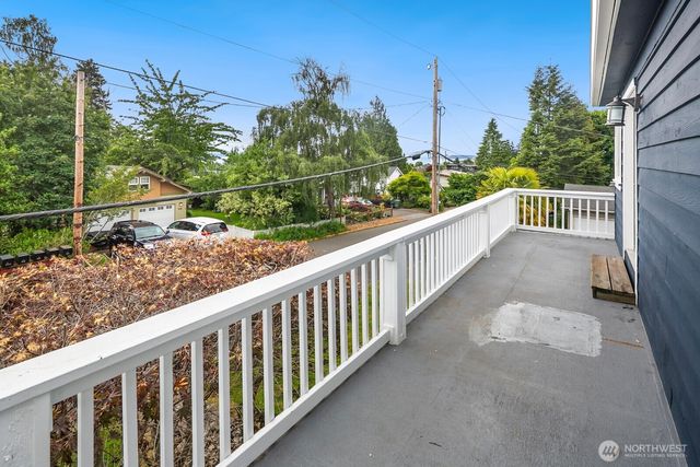 919 6th Avenue S, Edmonds, WA 98020