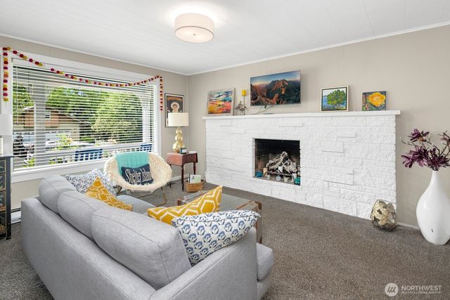 919 6th Avenue S, Edmonds, WA 98020