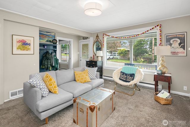 919 6th Avenue S, Edmonds, WA 98020