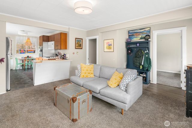 919 6th Avenue S, Edmonds, WA 98020