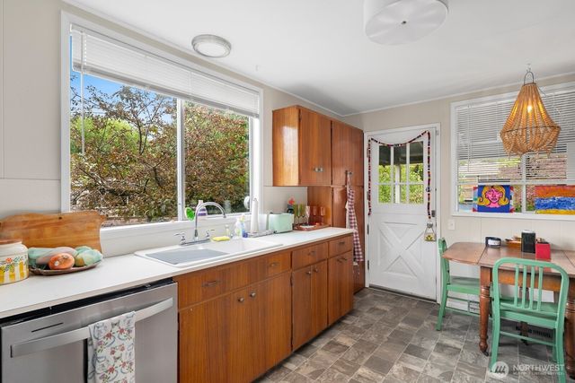 919 6th Avenue S, Edmonds, WA 98020